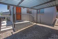 Spacious Garden Cottage - B&B