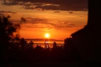 Appartamento con 2 Camere da Letto, Balcone e Vista Lago