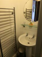 Zweibettzimmer mit Bad
