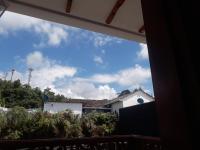 Lit Simple dans Dortoir Mixte