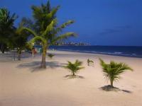 NA BEIRA MAR DE PAJUCARA - EDIFICIO NEO 2 - TEM VARANDA - VISTA LATERAL DO MAR- APARTAMENTO COM 02 QUARTOS - AVENIDA DOUTOR ANTONIO GOUVEIA 1081- CONSUMO ELETRICO É PAGO No CKECK-OUT 1KWH É 1,35 REIAS - B&B Maceió