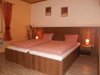 Standard Zimmer mit 2 Einzelbetten und Sofa