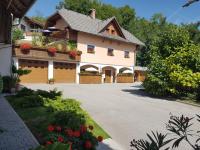 Apartmaji Mežan - B&B