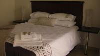 Zimmer mit Queensize-Bett und Gartenblick