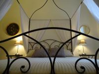 Camera Matrimoniale con Vista Giardino