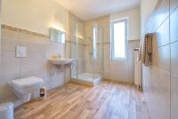 Chambre Simple avec Toilettes et Douche Communes