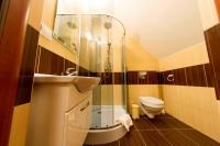 Tweepersoonskamer met 2 Aparte Bedden en Douche