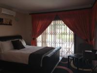 Δωμάτιο με King-Size Κρεβάτι και θέα στην Πισίνα
