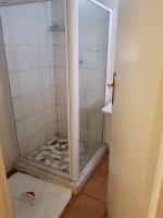 Habitación Individual con ducha y aseo compartidos
