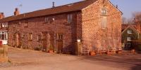 B&B Wirral - The Old Mill Barn with Hot Tub and Private Pool - Bed and Breakfast Wirral