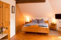 One-Bedroom Apartment R