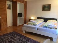 Chambre Double avec Salle de Bains et Cuisine Communes 