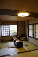 Camera Doppia in Stile Giapponese con Letti Singoli  e Bagno in Comune