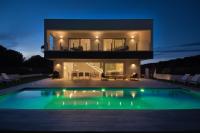 Modern Villa Olivera with Private Pool - B&B Calella de Palafrugell