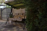 Collosal Studio - B&B