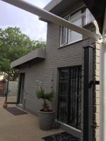 80onBenade, 2 bedroom units - Ferienwohnung Bloemfontein