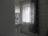 Apartment with Shower