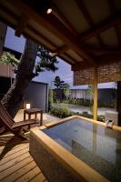 Habitación Estándar con zona de tatami con bañera al aire libre y vistas al jardín