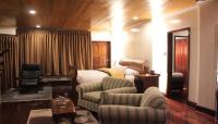 F8 Inn - Formerly F8 Bed & Breakfast - B&B