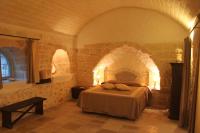 Suite mit Kingsize-Bett und Poolblick
