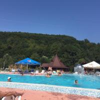 Monolocale Familiare con Vista Piscina