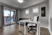 B&B Calgary - Three-Bedroom with Fireplace #41 Sunalta Downtown - Bed and Breakfast Calgary