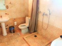 Zimmer mit Kingsize-Bett und Whirlpool