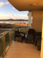 Family One-Bedroom Apartment with Lake View