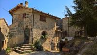 Il Borgo Del Lupo Relax Family Apartments in Tuscany with Restaurant & Swimming Pool - B&B Sarteano