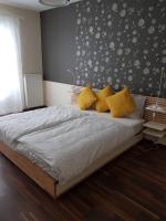 Family One-Bedroom Apartment with Lake View