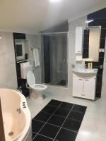 Doppelzimmer mit Whirlpool-Badewanne