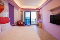 Zimmer mit Queensize-Bett und Balkon