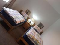 Yvi's 2-3 Bedroom Town Apartment - B&B