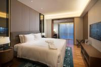 Fraser Suites Shenzhen, Near Huaqiang North Business Zone and next to shopping mall complex, with direct subway access