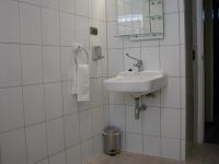 Dreibettzimmer mit Gemeinschaftsbad