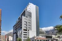 Backup-Powered Luxury NY City Apartment at Table Mountain - B&B Città del Capo