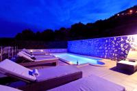 Vacation home with Private heated Pool - B&B