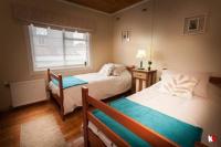 Tweepersoonskamer met 2 Aparte Bedden en Eigen Badkamer