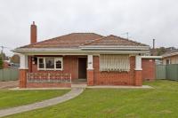 B&B Albury - Red Brick Beauty - Central Cottage - Bed and Breakfast Albury