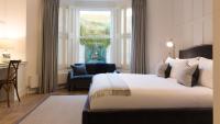 Luxury Double Room with Bath and City View