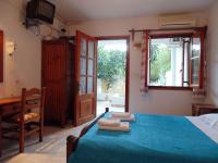 Studio with Garden View