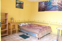 Zimmer mit Kingsize-Bett und Seeblick