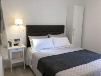 B&B Sant Marti d'Empuries - Apartaments La Palmera, Terrace & Pool - Bed and Breakfast Sant Marti d'Empuries