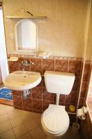 Vierbettzimmer mit Badewanne