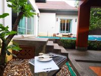 AnB pool villa (Red) with 2BR close to Jomtien beach - Bed and Breakfast Ban Na Chom Thian