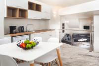 One-Bedroom Apartment R