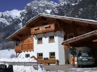 Conny's Ferienwohnungen - B&B Gschnitz