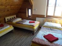 Camera Tripla con Bagno in Comune e Vista Montagna
