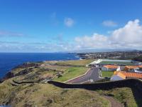 Seaside Azores Villa with natural pool, terrace & barbecue - B&B Capelas