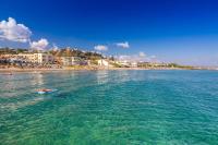 2-Bed Blue & White Apartment with Jacuzzi, BBQ, Garden, near Beach - B&B Plataniás